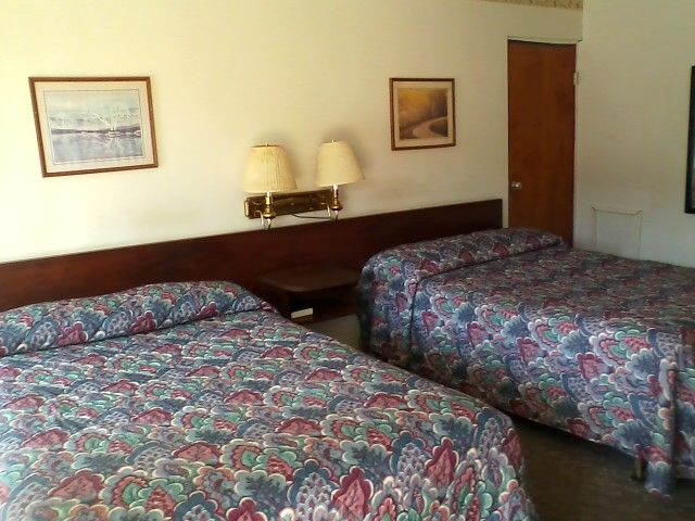 Holiday Lodge Virginia Pearisburg Room photo